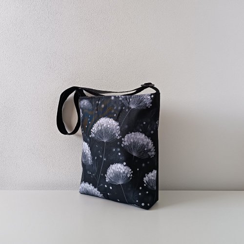Crossbody kabelka - Černobílé pampelišky